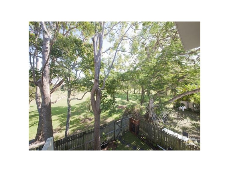 1/20 Nobby Parade, Miami QLD 4220