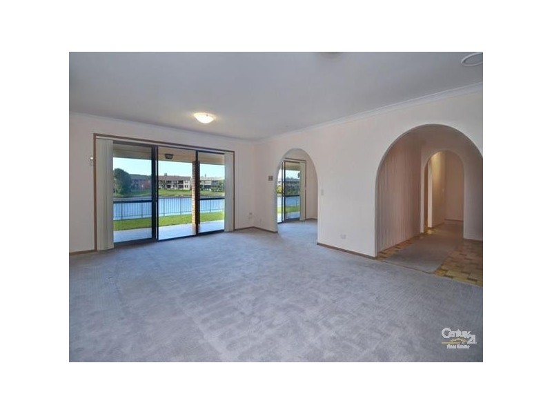 46 Sailaway Street, Mermaid Waters QLD 4218