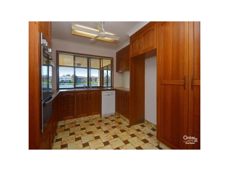 46 Sailaway Street, Mermaid Waters QLD 4218