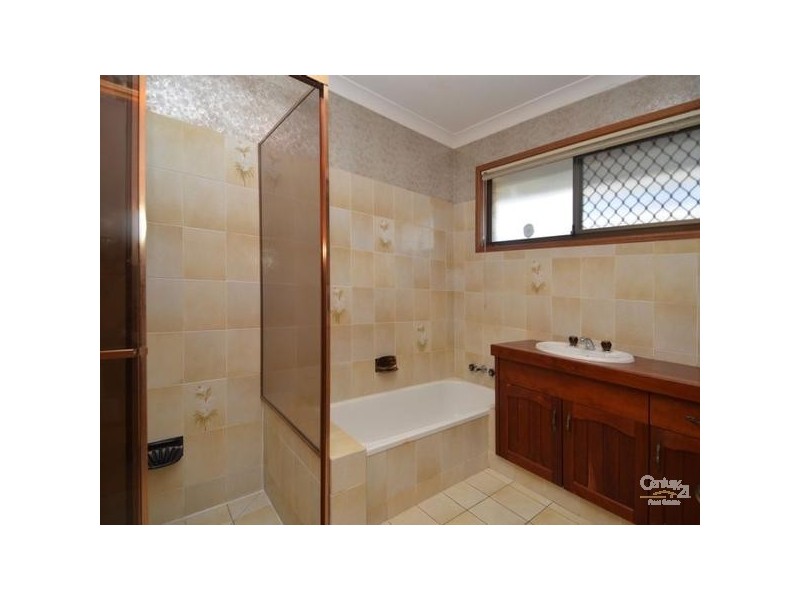 46 Sailaway Street, Mermaid Waters QLD 4218