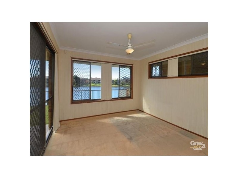 46 Sailaway Street, Mermaid Waters QLD 4218