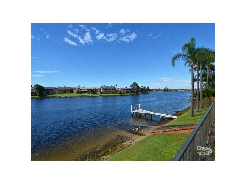 46 Sailaway Street, Mermaid Waters QLD 4218