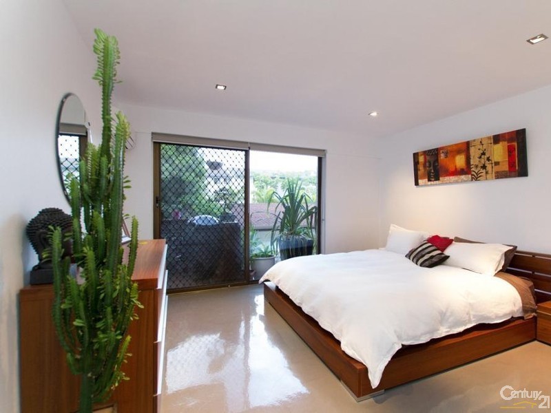 1/2263 Gold Coast Highway, Mermaid Beach QLD 4218