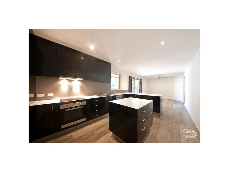 3 Retreat Place, Robina QLD 4226