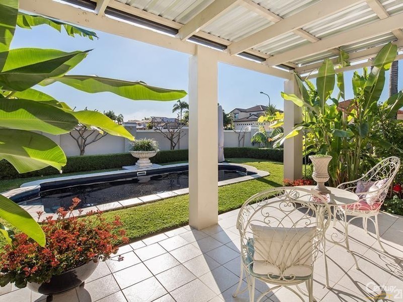 112 Waitomo Street, Broadbeach Waters QLD 4218