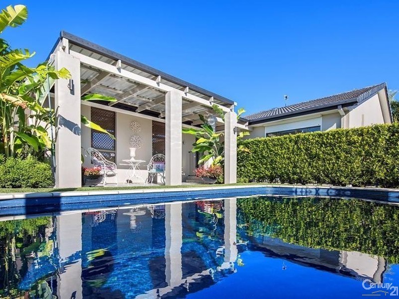 112 Waitomo Street, Broadbeach Waters QLD 4218