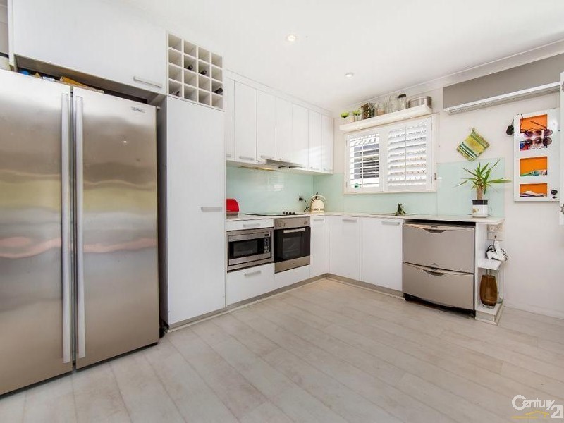 68 Sunshine Parade, Miami QLD 4220