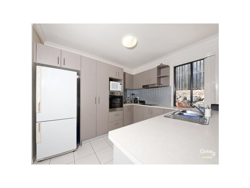 13 Yamba Street, Pacific Pines QLD 4211