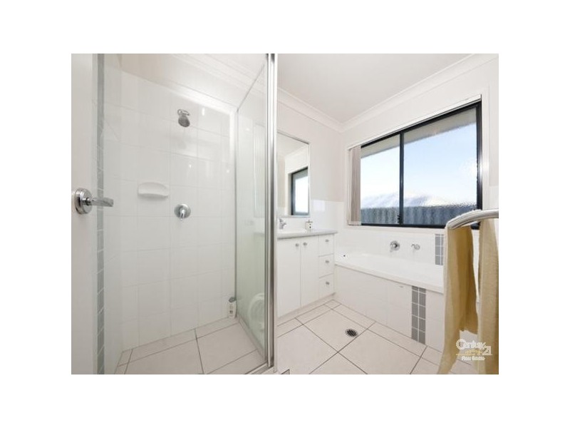 13 Yamba Street, Pacific Pines QLD 4211