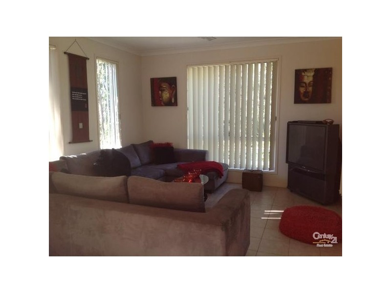 9 Kanangra Crescent, Pacific Pines QLD 4211