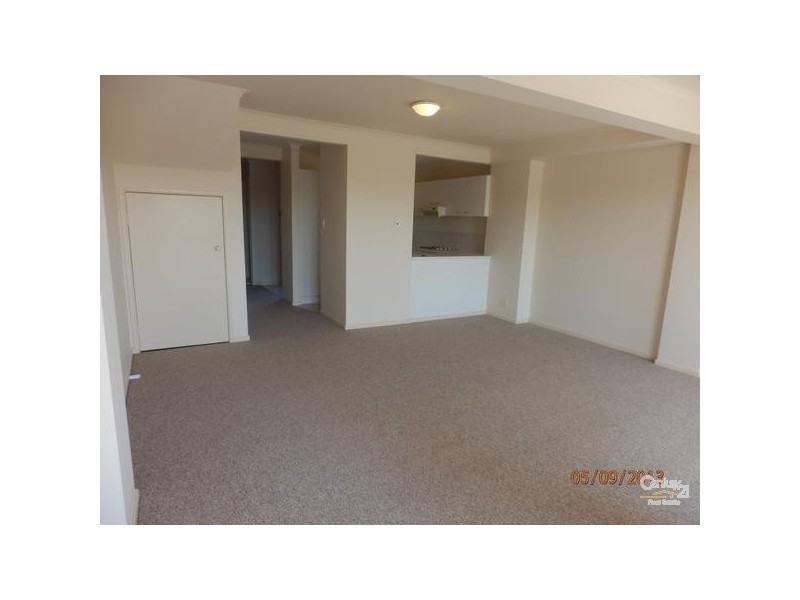 2/6  Lowood Court, Varsity Lakes QLD 4227