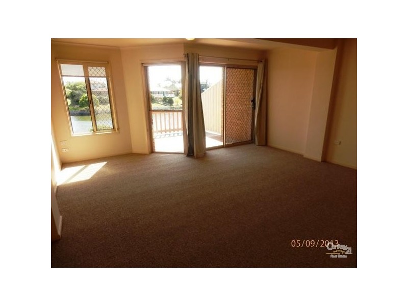 2/6  Lowood Court, Varsity Lakes QLD 4227