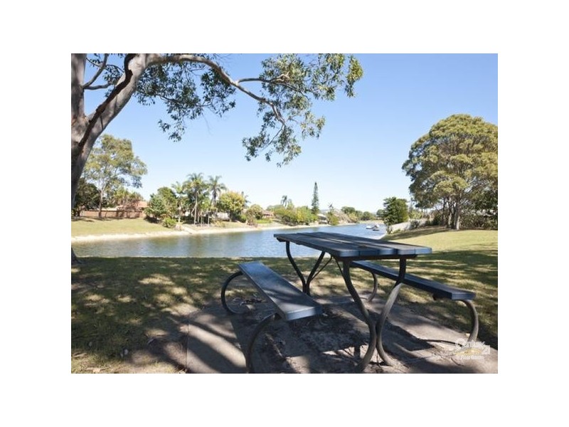 1/3 Birigun Street, Mermaid Waters QLD 4218