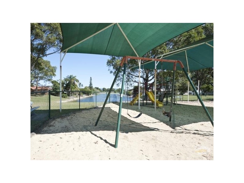 1/3 Birigun Street, Mermaid Waters QLD 4218