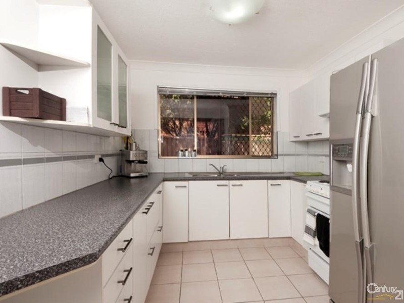 2/4 Angie Court, Mermaid Waters QLD 4218