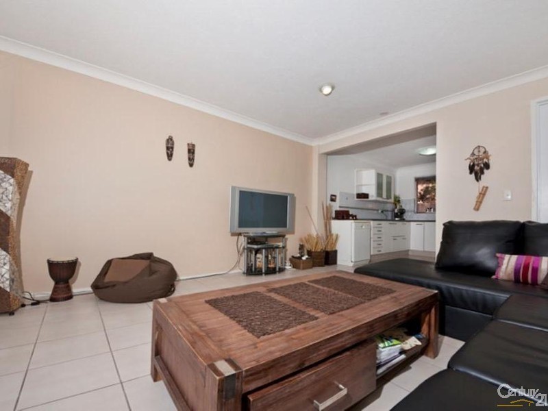 2/4 Angie Court, Mermaid Waters QLD 4218