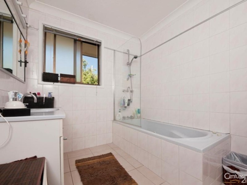 2/4 Angie Court, Mermaid Waters QLD 4218