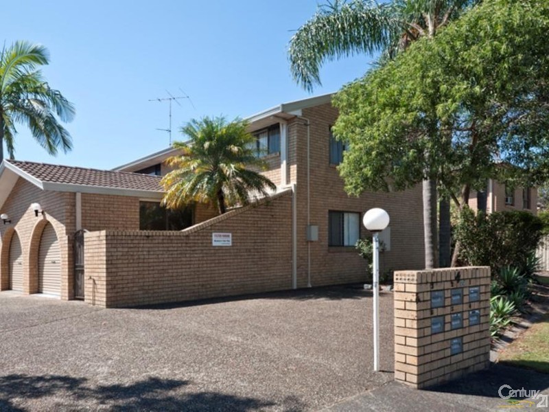 2/4 Angie Court, Mermaid Waters QLD 4218