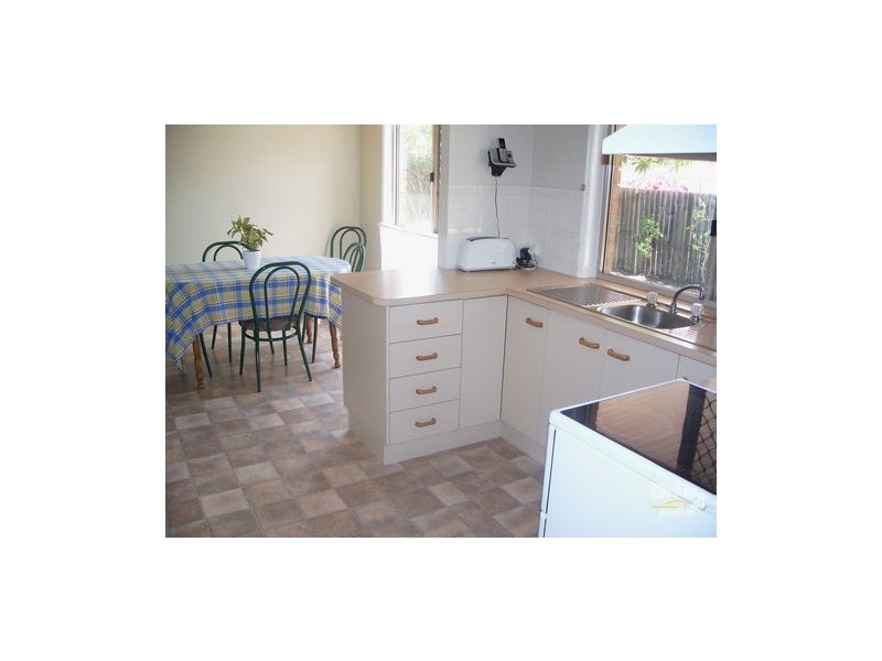 2 Mistletoe Court, Camira QLD 4300