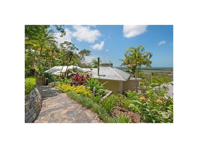 35 Ocean View Road, Port Douglas QLD 4877