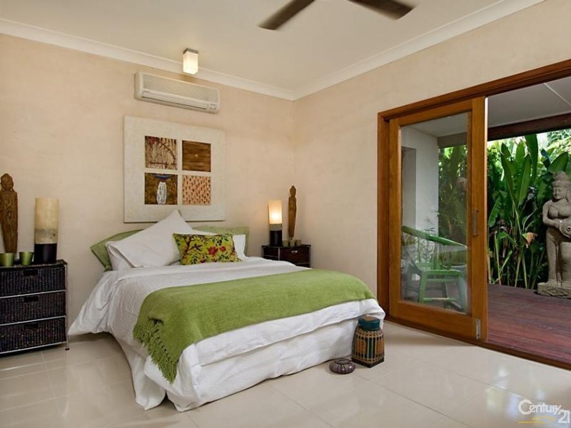 Oak Beach QLD 4877