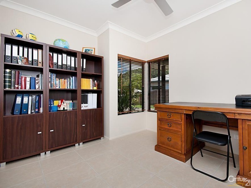 15 White Oak Ave, Mossman QLD 4873
