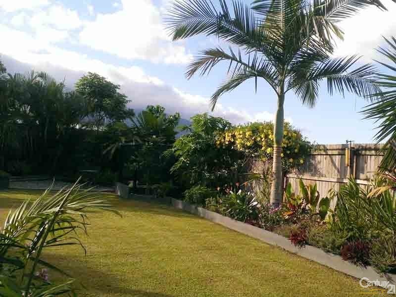 15 White Oak Ave, Mossman QLD 4873