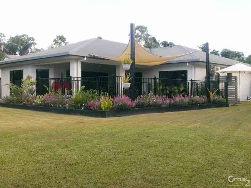 15 White Oak Ave, Mossman QLD 4873