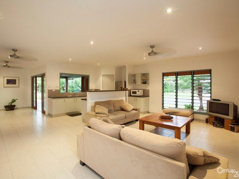 1 Satinash Street, Mossman QLD 4873