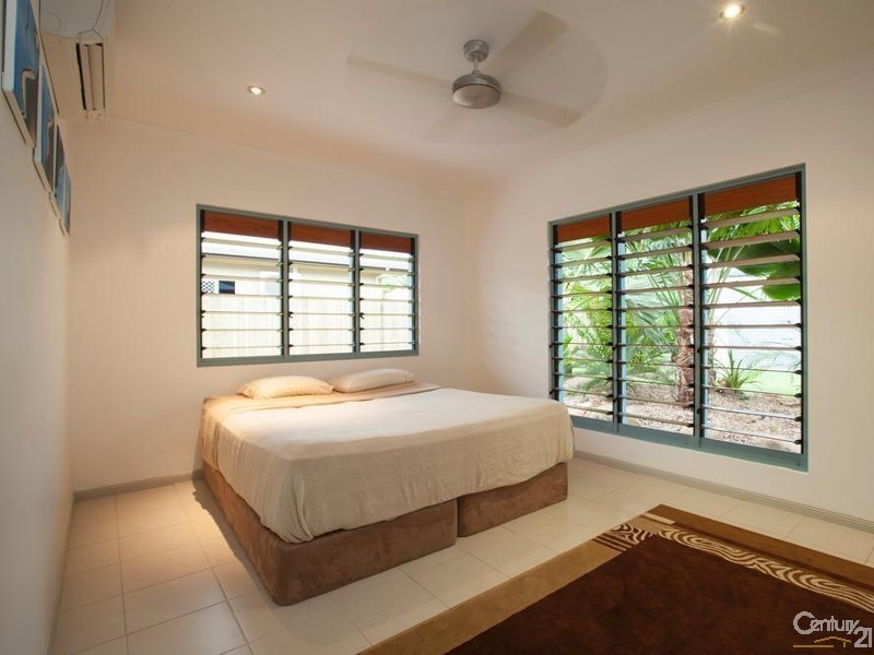 1 Satinash Street, Mossman QLD 4873