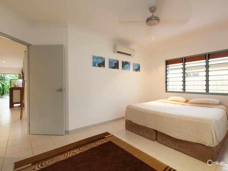 1 Satinash Street, Mossman QLD 4873