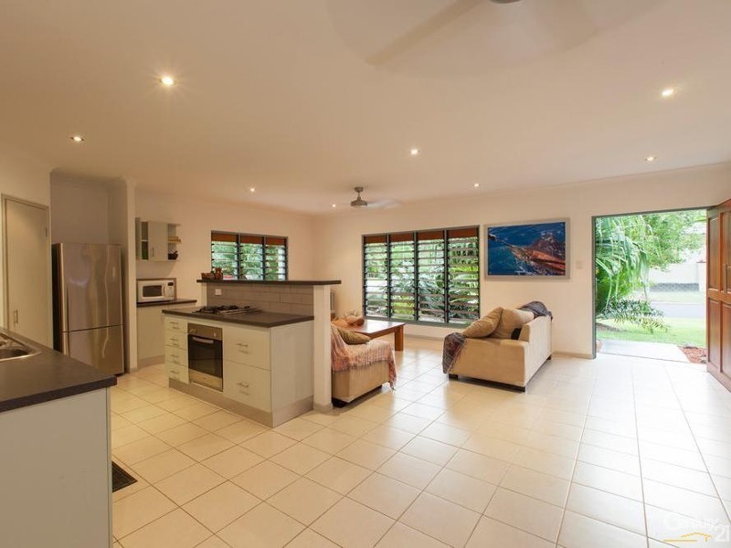 1 Satinash Street, Mossman QLD 4873