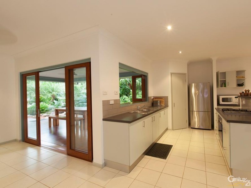 1 Satinash Street, Mossman QLD 4873