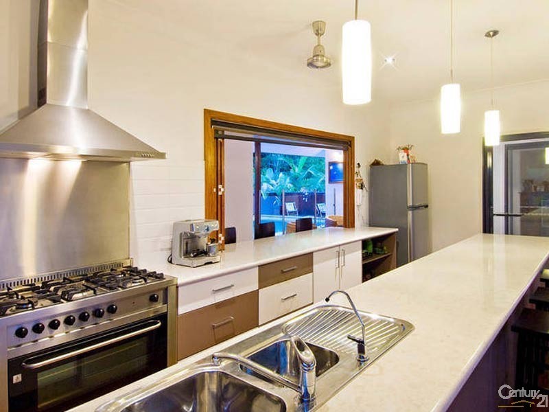 26 White Oak Ave, Mossman QLD 4873