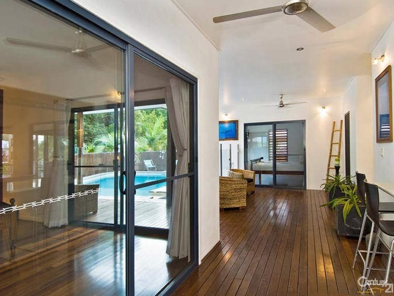 26 White Oak Ave, Mossman QLD 4873