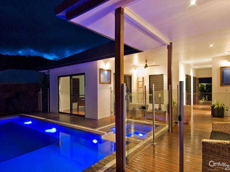 26 White Oak Ave, Mossman QLD 4873