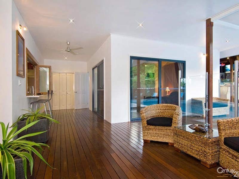 26 White Oak Ave, Mossman QLD 4873