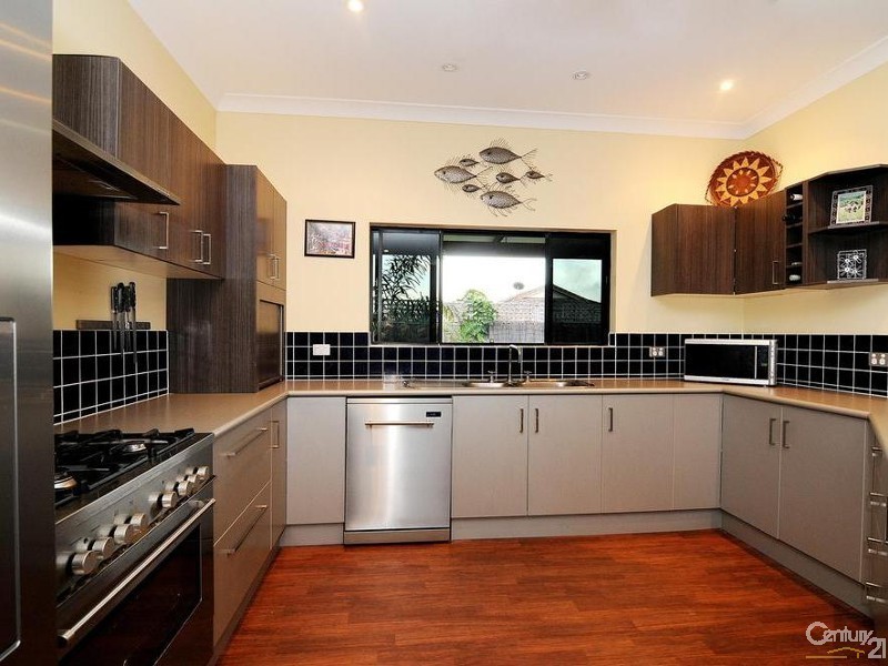 17 Satinash Street, Mossman QLD 4873