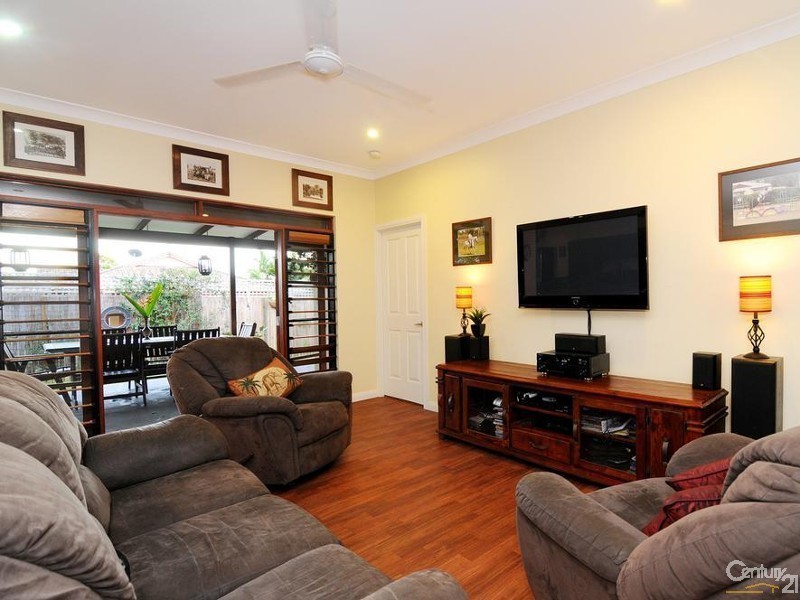17 Satinash Street, Mossman QLD 4873