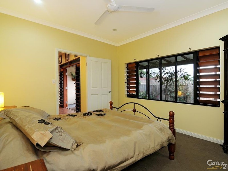 17 Satinash Street, Mossman QLD 4873