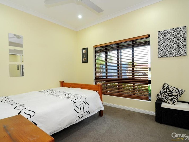 17 Satinash Street, Mossman QLD 4873