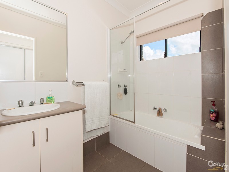 29 Riflebird Crescent, Mossman QLD 4873