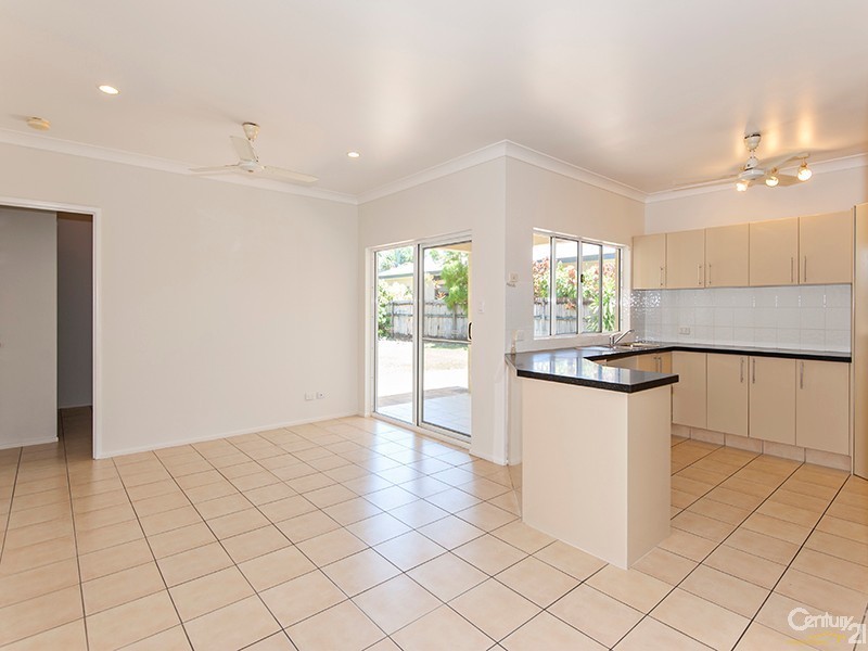 27 Allamanda Street, Cooya Beach QLD 4873