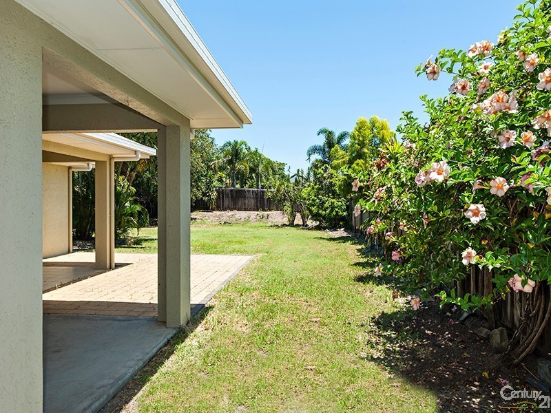 27 Allamanda Street, Cooya Beach QLD 4873