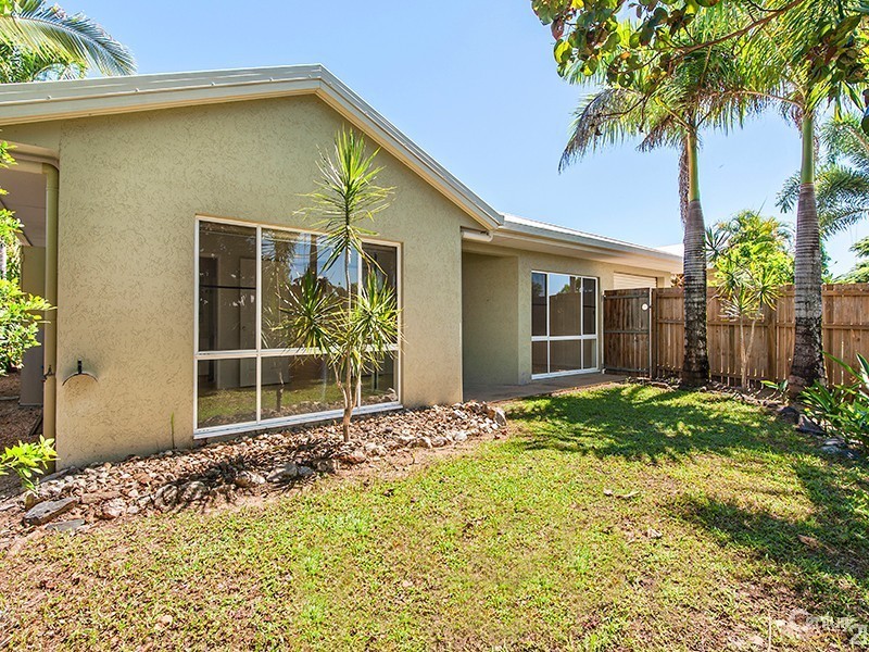 27 Allamanda Street, Cooya Beach QLD 4873