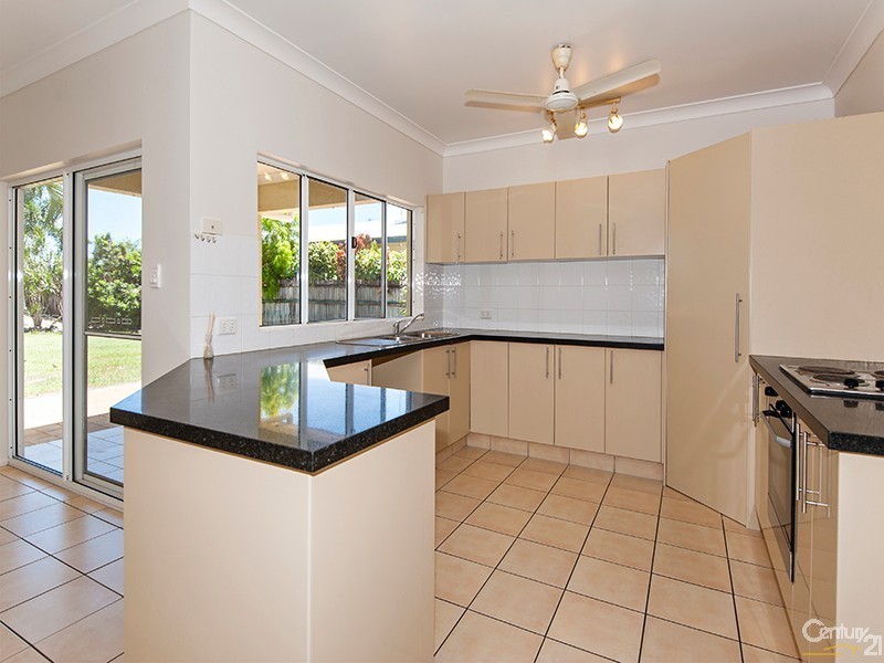 27 Allamanda Street, Cooya Beach QLD 4873
