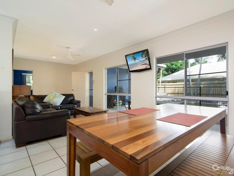 4 Thooleer Close, Cooya Beach QLD 4873