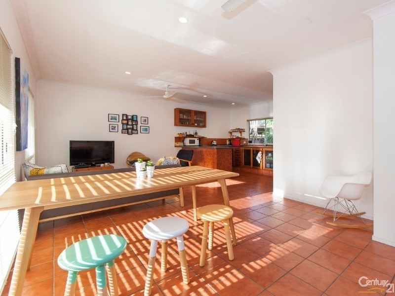 8 THOOLEER CLOSE, Cooya Beach QLD 4873