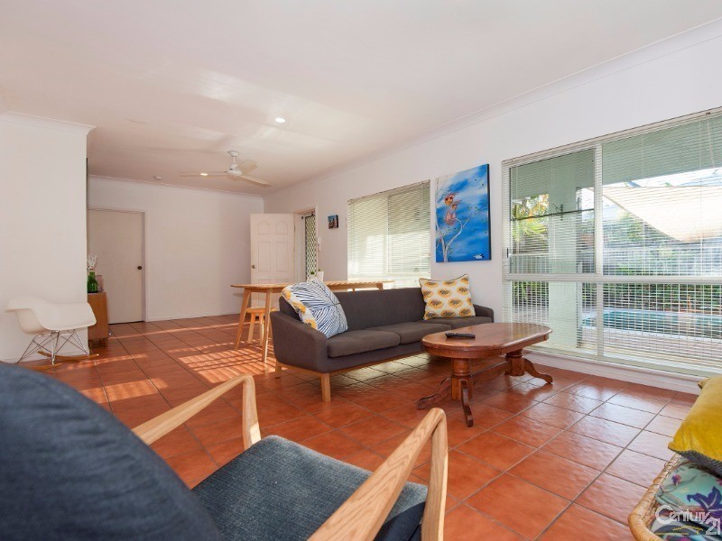 8 THOOLEER CLOSE, Cooya Beach QLD 4873