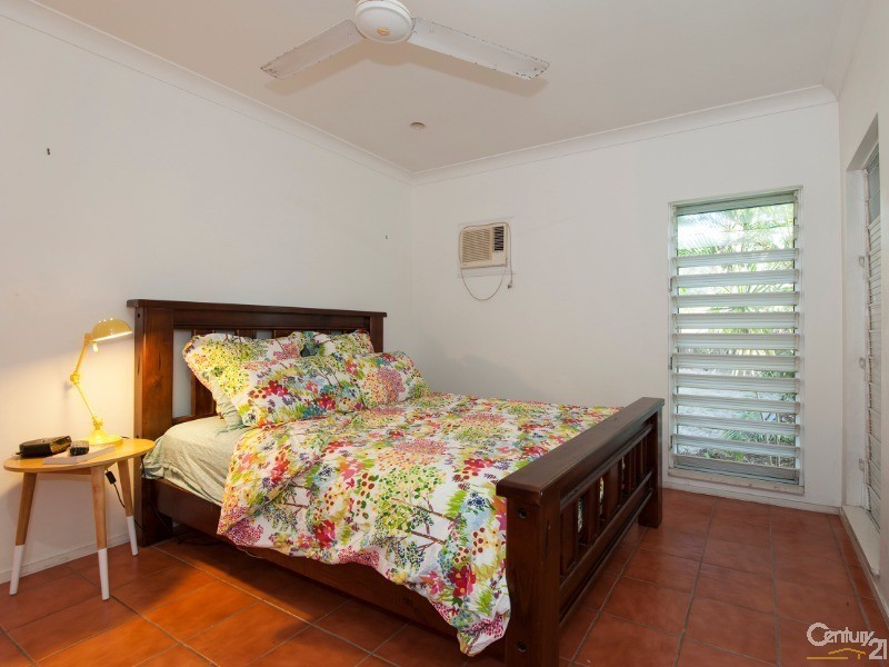 8 THOOLEER CLOSE, Cooya Beach QLD 4873